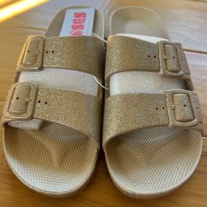 NWT MOSES FREEDOM Waterproof Slides in Celeste Sands- US 8-9
